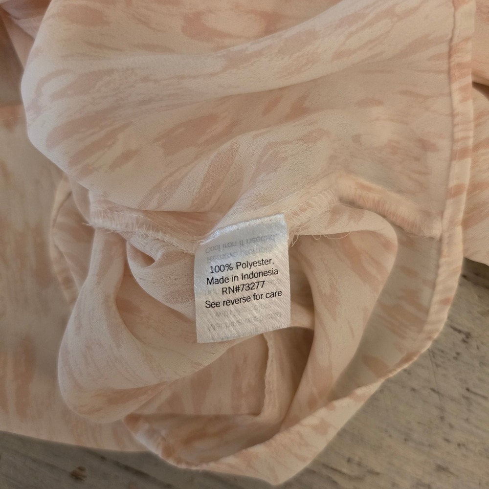 Nine‎ West Pastel Ivory Abstract Print Deep Vneck Button Down Blouse Medium GC - Picture 6 of 7